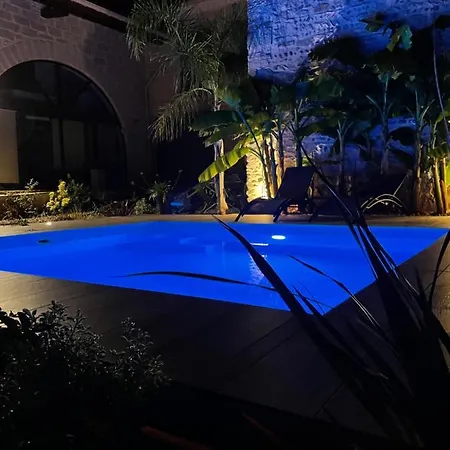 Pensión Le 1818 Gite Vauvert