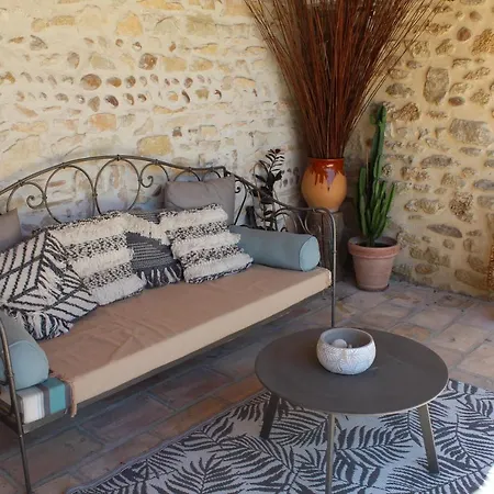 Pensión Le 1818 Gite Vauvert